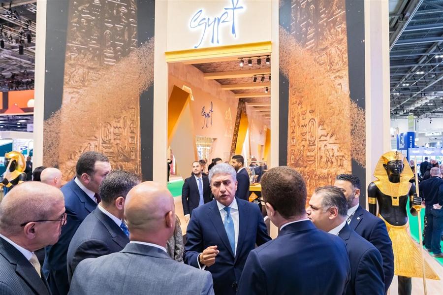 وزير السياحة يبحث مع رئيس المجلس العالمي للسفر والسياحة تعزيز التعاون